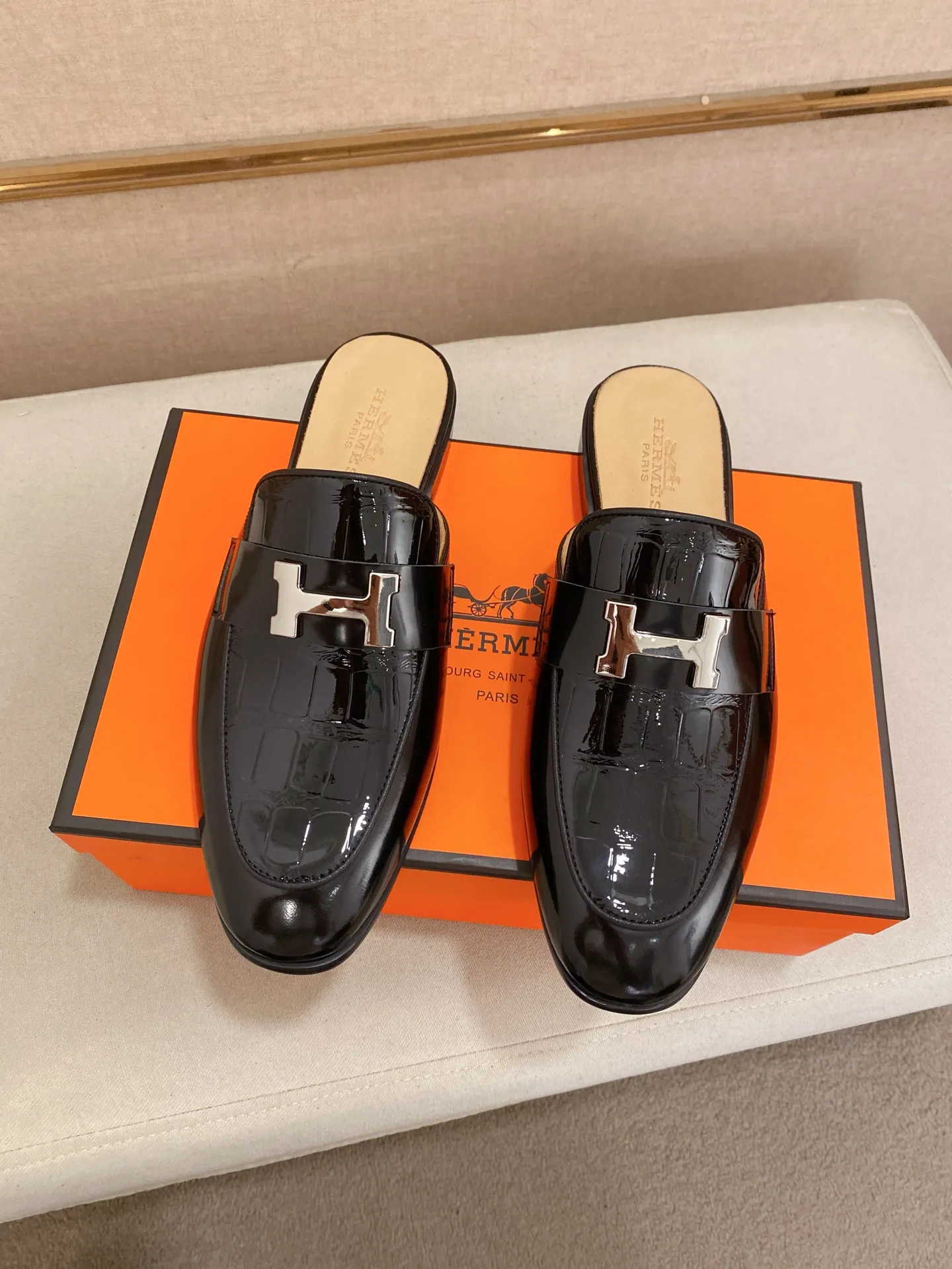 Men's clothing and shoes💰: 500💰《HERMES》【Classic original single version】Hermès half-drag; top 🔝purchasing agent🔍🔍 latest 🇺🇸 counter sale simultaneously, original ▲▲cowhide imported from Italy ▲▲Exquisite workmanship (Italian 🇮🇹Imported water-dyed 🐂cowhide lining) sole: original sole provided by the original factory, ⚠️exclusive double-layer activity·TPR·rubber·combined molded outsole; Yardage: 38-44. Can be customized45